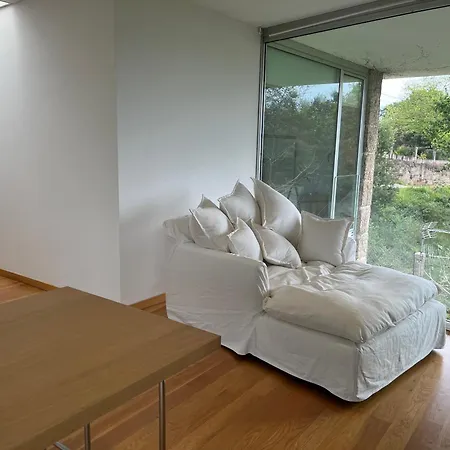 Exclusiva Casa Con Jardin En Gondomar