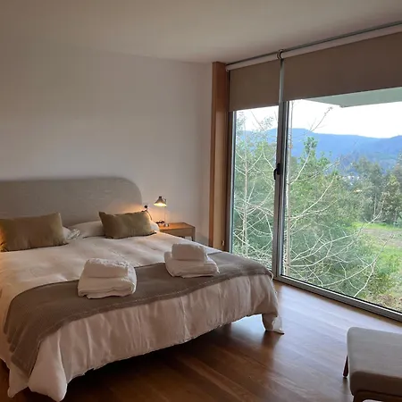 Exclusiva Casa Con Jardin En Gondomar
